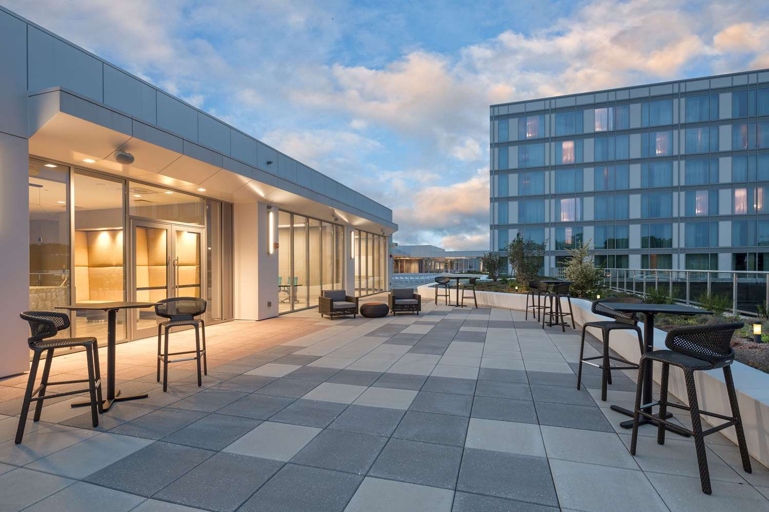 The Summit Hotel Cincinnati Exterior foto